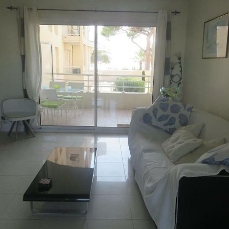 Cannes Seafront Haven: Modern 2-Bed Apartment with Pool Exterior photo
