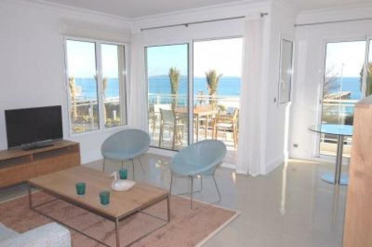 Cannes Seafront Haven: Modern 2-Bed Apartment with Pool Exterior photo
