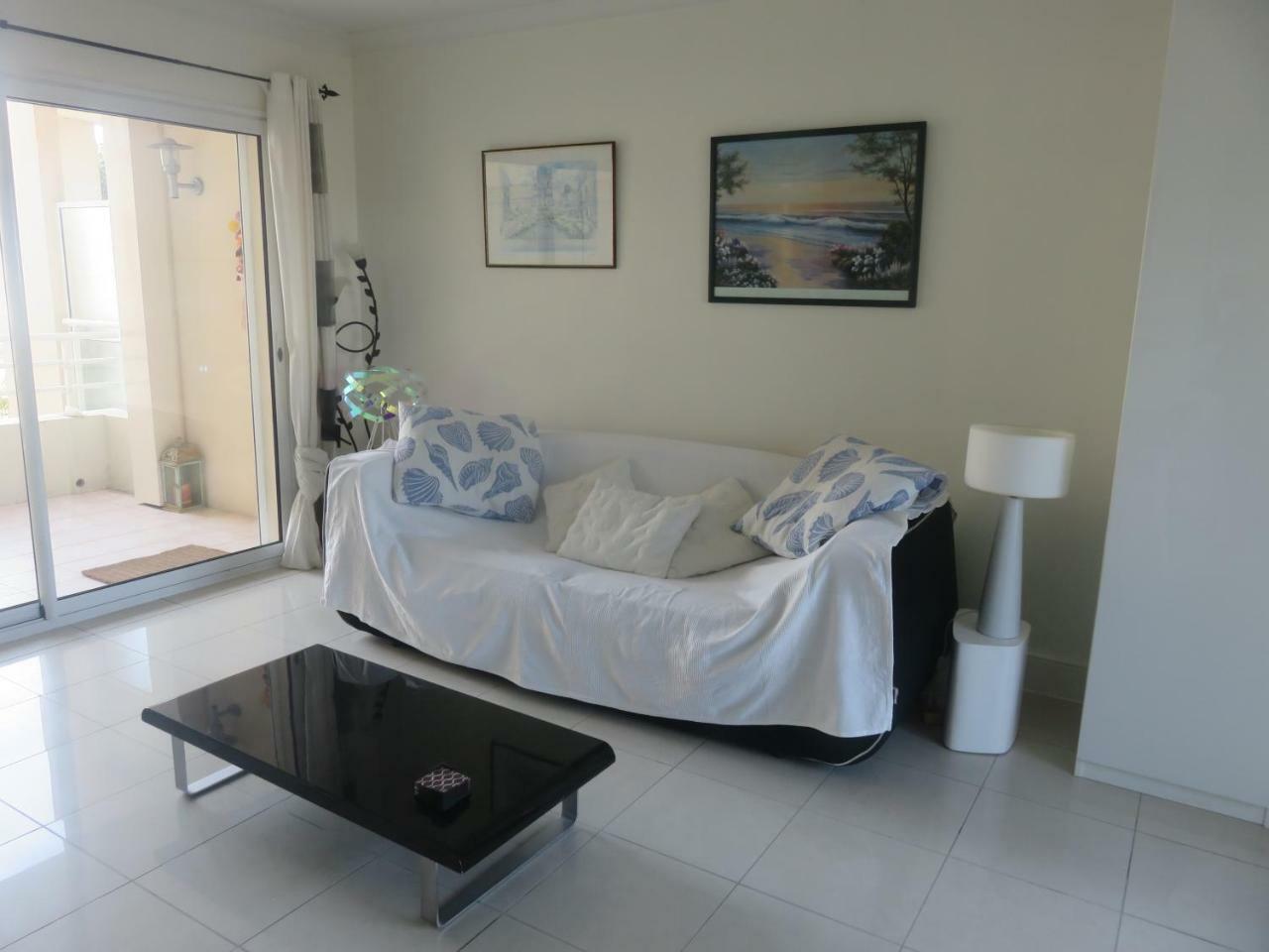 Cannes Seafront Haven: Modern 2-Bed Apartment with Pool Exterior photo